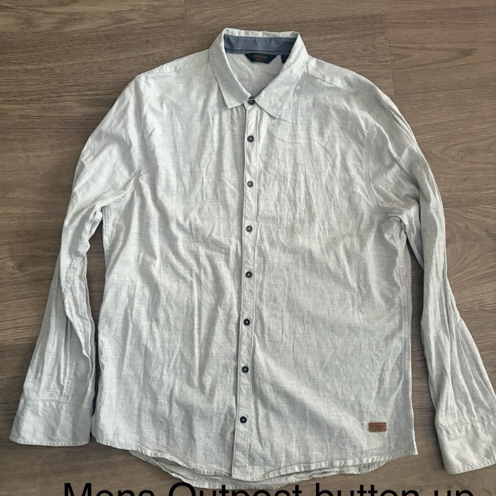 Men's Gray Button-Up Shirt
